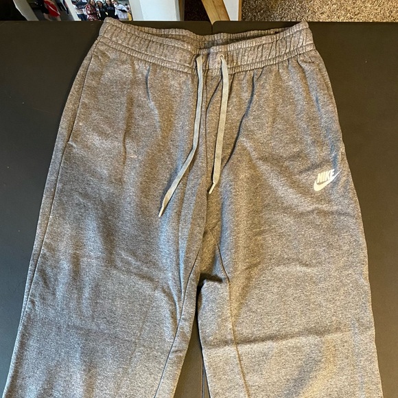 Nike Pants - Like New Nike Gray Sweatpants. Size Small